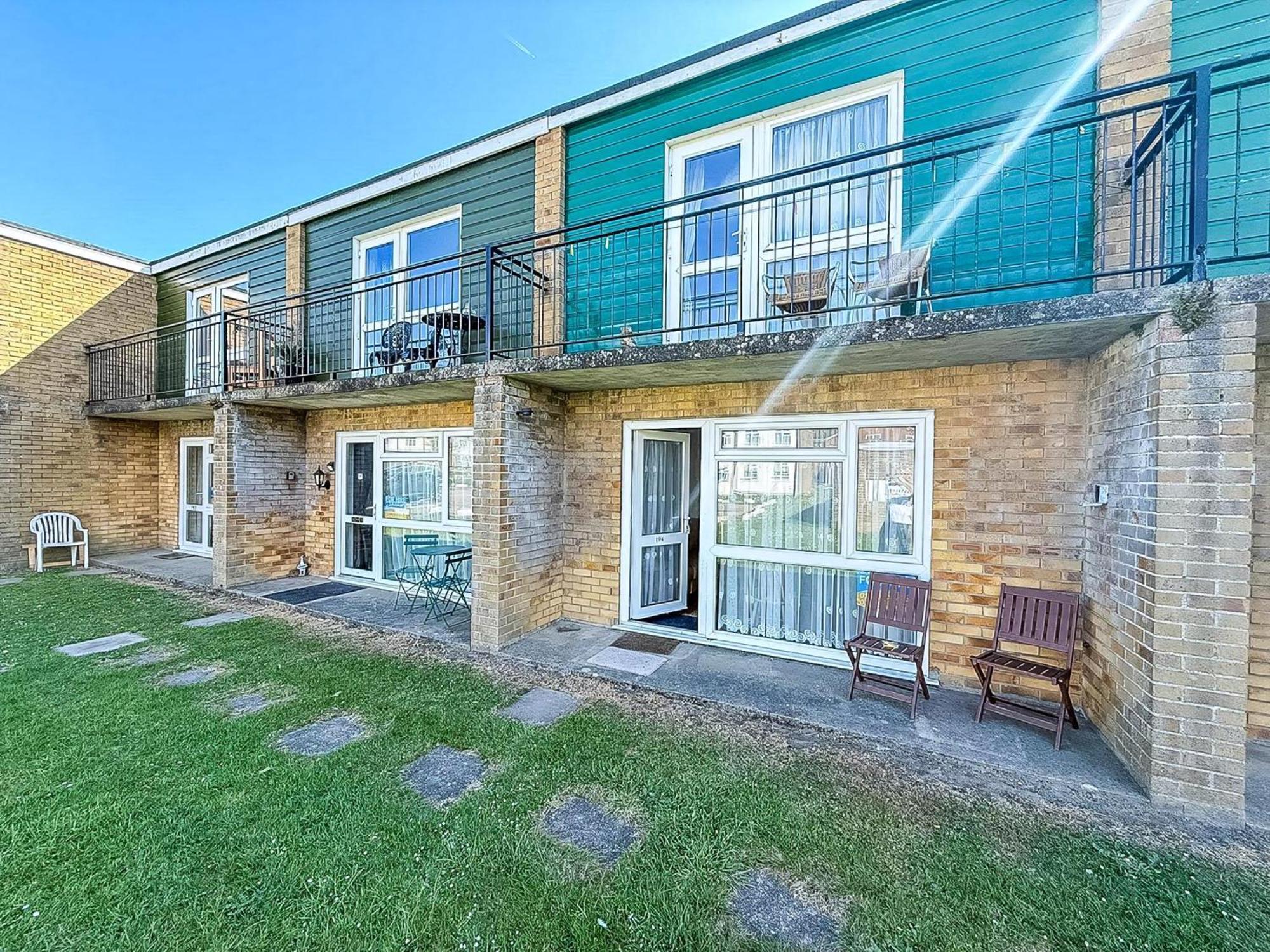 Great 3 Bedroom Chalet To Hire With In Hemsby, Great Seaside Break! Ref 18194B Екстер'єр фото