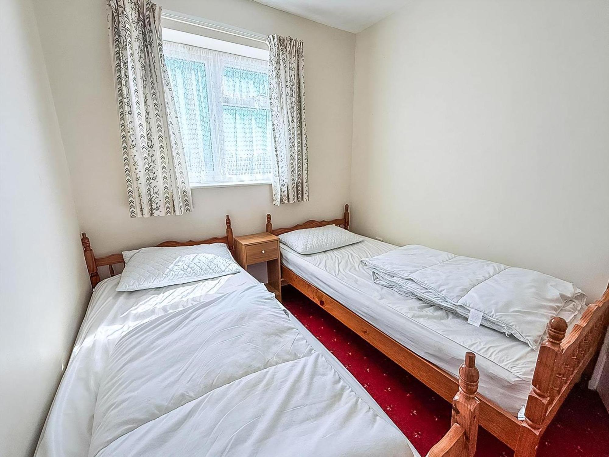 Great 3 Bedroom Chalet To Hire With In Hemsby, Great Seaside Break! Ref 18194B Екстер'єр фото
